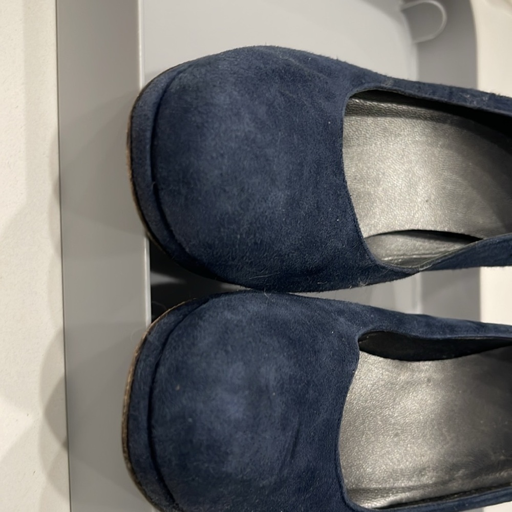 Stuart Weitzman Blue Suede shoes - Picture 3 of 6